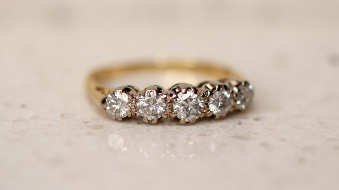 Cómo saber la talla de anillo de tu novia, sin que ella se dé cuenta