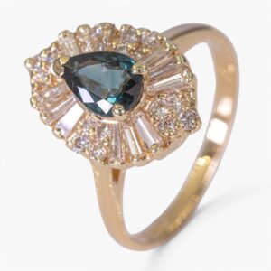 3468.Anillo de oro amarillo 14K con zafiro y diamantes baguette