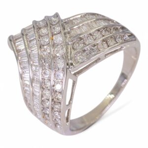 3506.Cintillo de oro blanco de 14K con diamantes