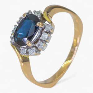 3654.Anillo de oro 18K con zafiro y diamantes