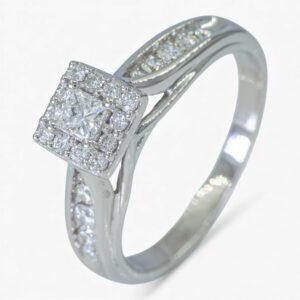 3936 Anillo de oro blanco de 10K con diamantes