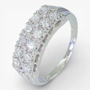 3992 Anillo de oro blanco de 14k con una triple hilera de brillantes diamantes