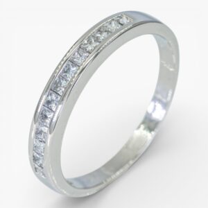 3993 Anillo de oro blanco de 14k con diamantes corte princesa