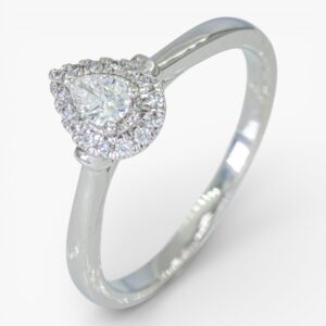 3995 Anillo de oro blanco de 14k con diamante central corte pera y halo de brillantes