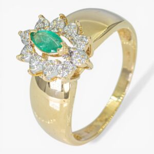 4012 Anillo de oro amarillo de 14k con banda ancha, centro de esmeralda y halo de diamantes