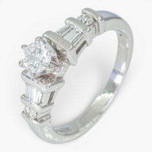 4090 Anillo de platino con diamantes