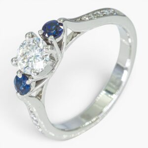 4091 Anillo de oro blanco de 14k con zafiros y diamantes