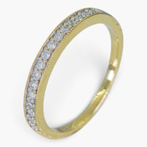 4187 Anillo de oro amarillo 14K tipo cintillo con bordes milgrain y diamantes